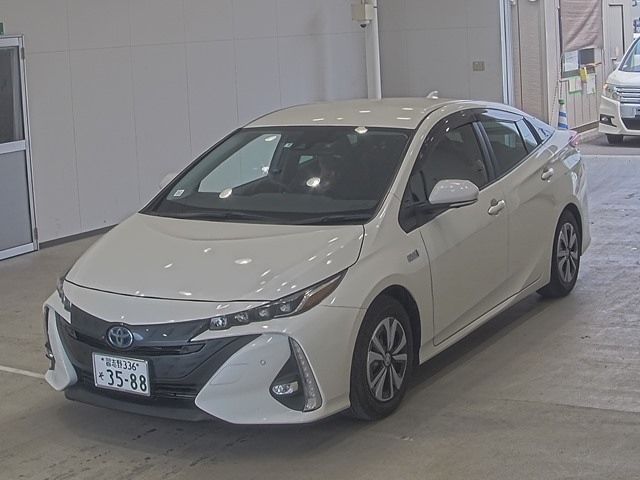 1437 TOYOTA PRIUS PHV ZVW52 2019 г. (ARAI Oyama)